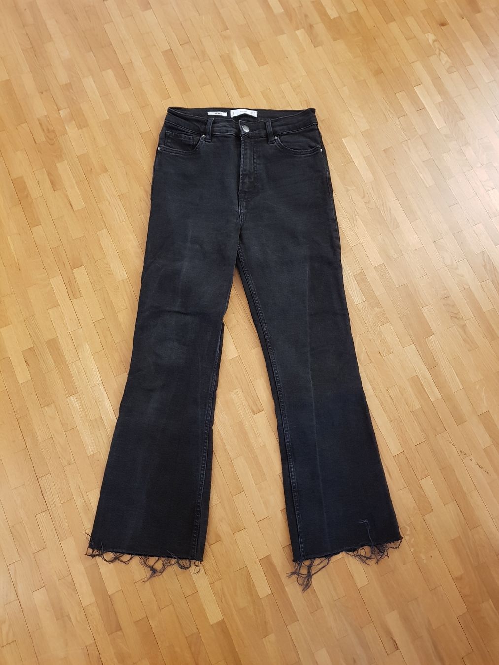 Mango Jeans: Jeans MNG noir, taille 36 - neuf – Nuovo (secondo la descrizione) da Veyrier venduto da sosozizou