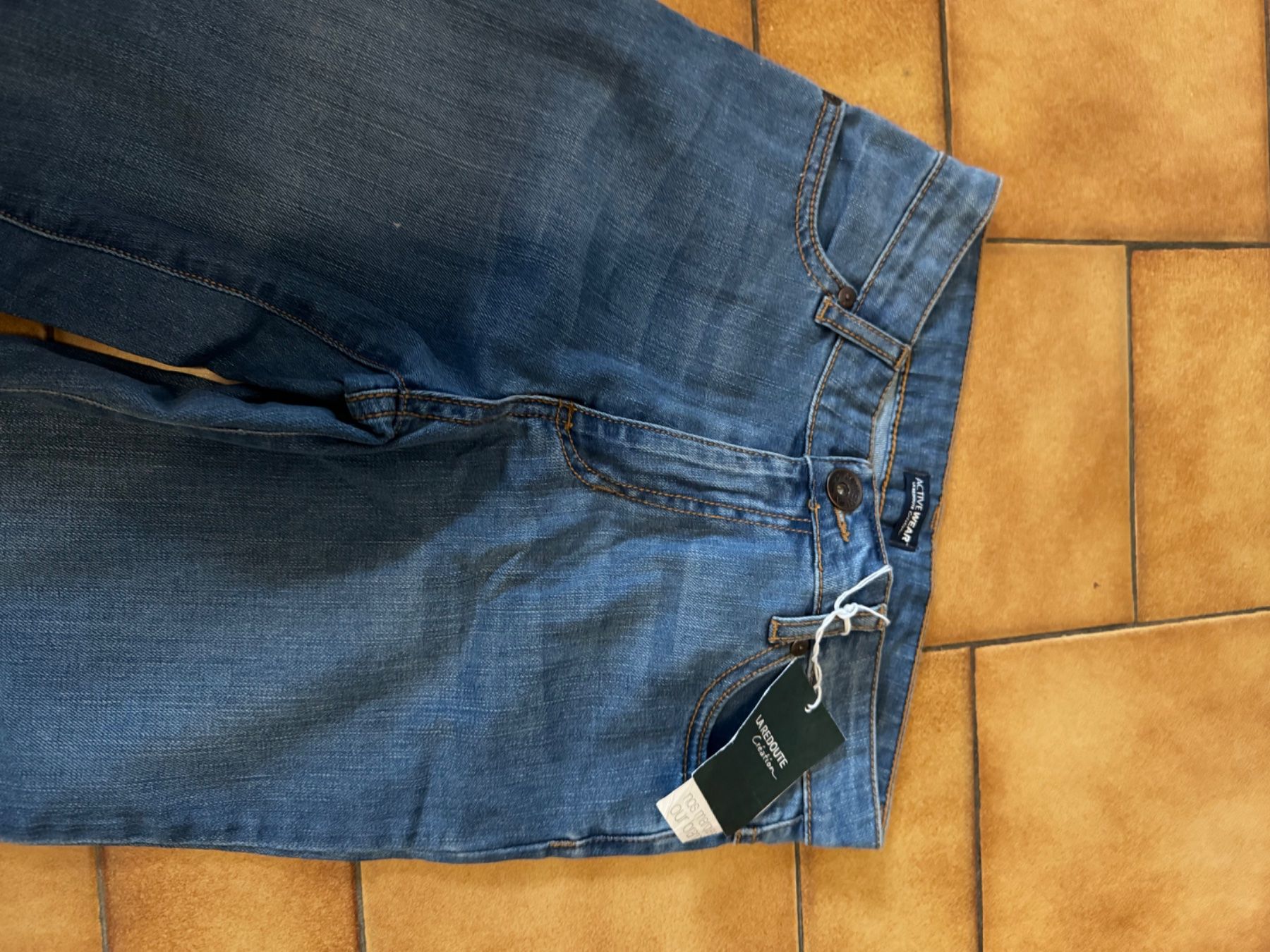 Pantaloni: Pantalon neuf Taille 34 – Nuovo e nell'imballaggio originale da Veyrier venduto da kimedovapa 1