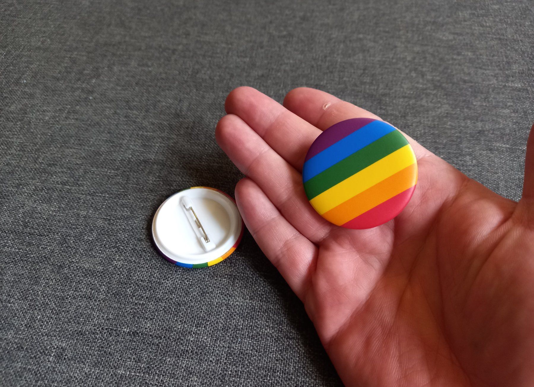 Placchette & Badge: 50x Badge Pin LGBT – Nuovo e nell'imballaggio originale da Lausanne venduto da novastoris 2