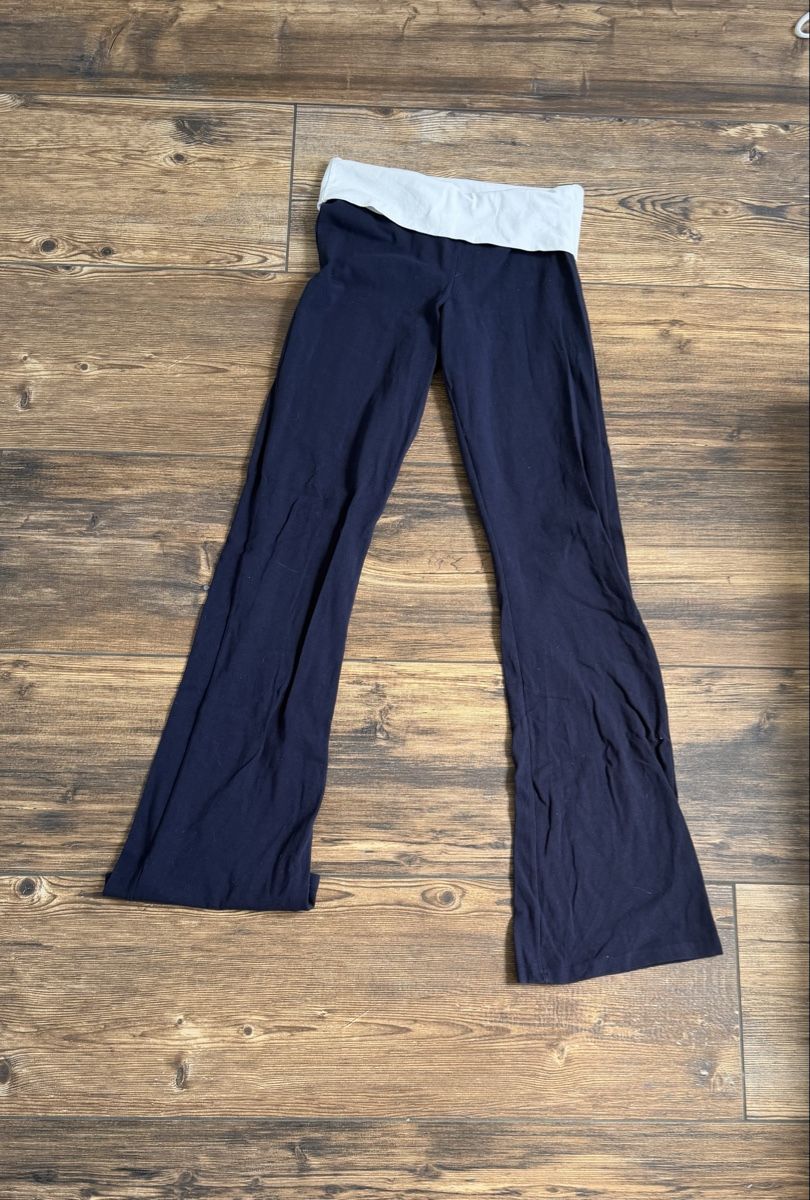 Brandy Melville Leggings: Brandy Melville foldover Leggins – Usato da Madetswil venduto da VLZH