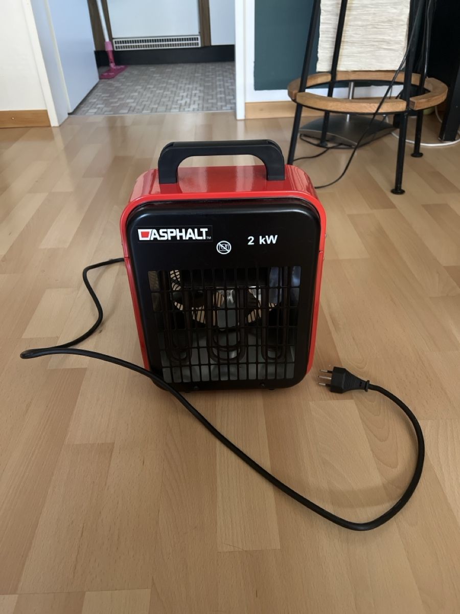 Heizgeräte: Asphalt Elektro-Heizgerät 2 kW – Neu (gemäss Beschreibung) aus Hinwil von Michelle.C