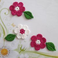 3 Blumen + 3 Blätter gehäkelt (crochet, uncinetto) 802 B