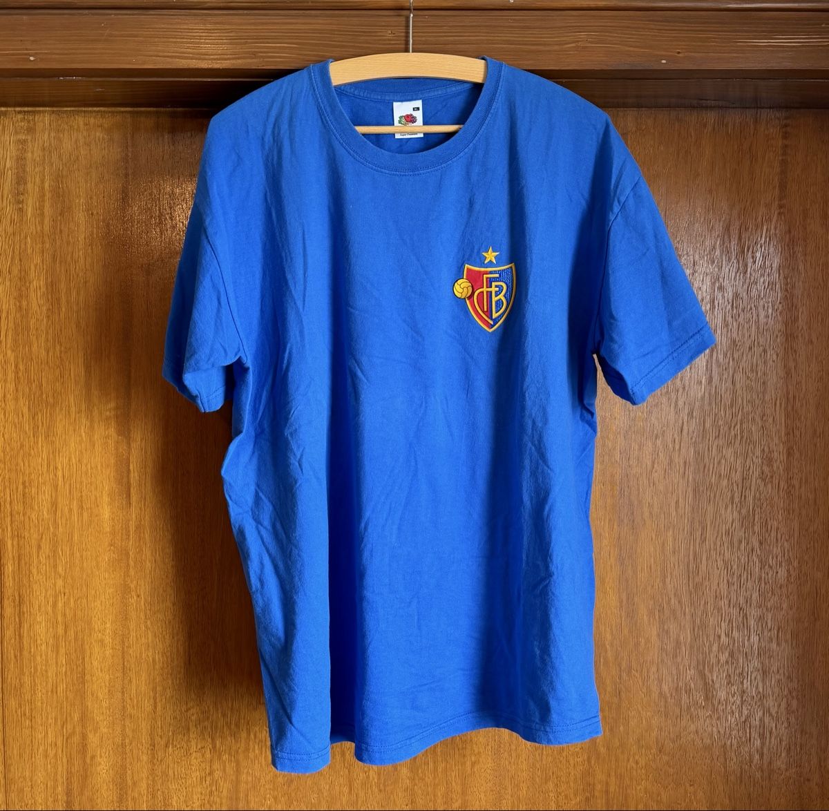 FC Basel Leibchen & Hosen: FC Basel Shirt, Gr. M/L – Neu (gemäss Beschreibung) aus Walchwil von BackstageBruder