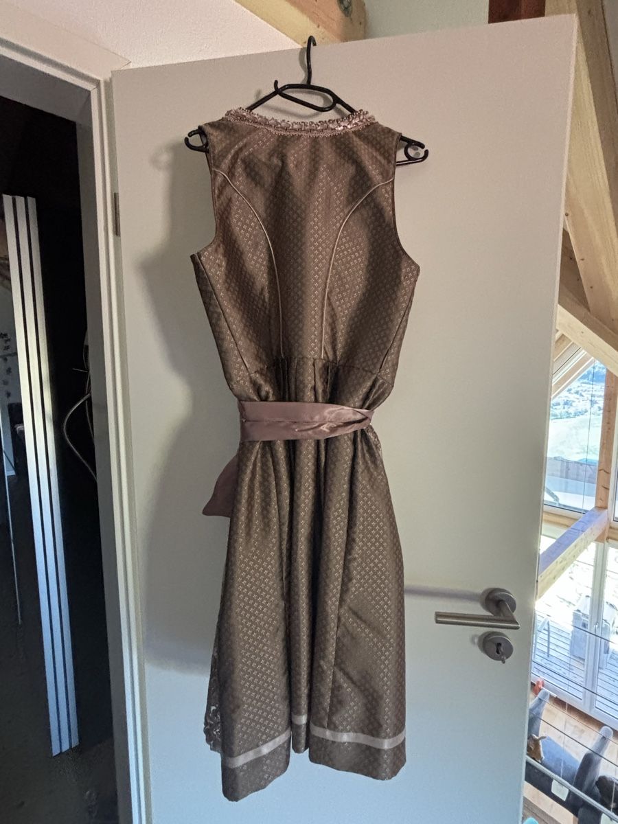 Krüger Kleider: Dirndl mit Bluse,  Grösse 38 – Gebraucht aus Gelterkinden von Midue01 3
