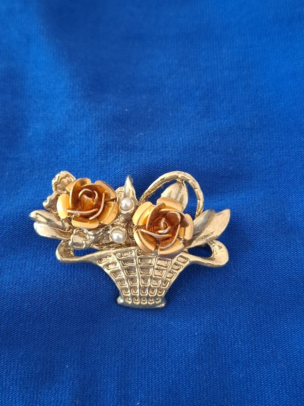Spille & Fermagli: Vintage Brosche Korb mit Rosen – Usato da zufikon venduto da Oggi11
