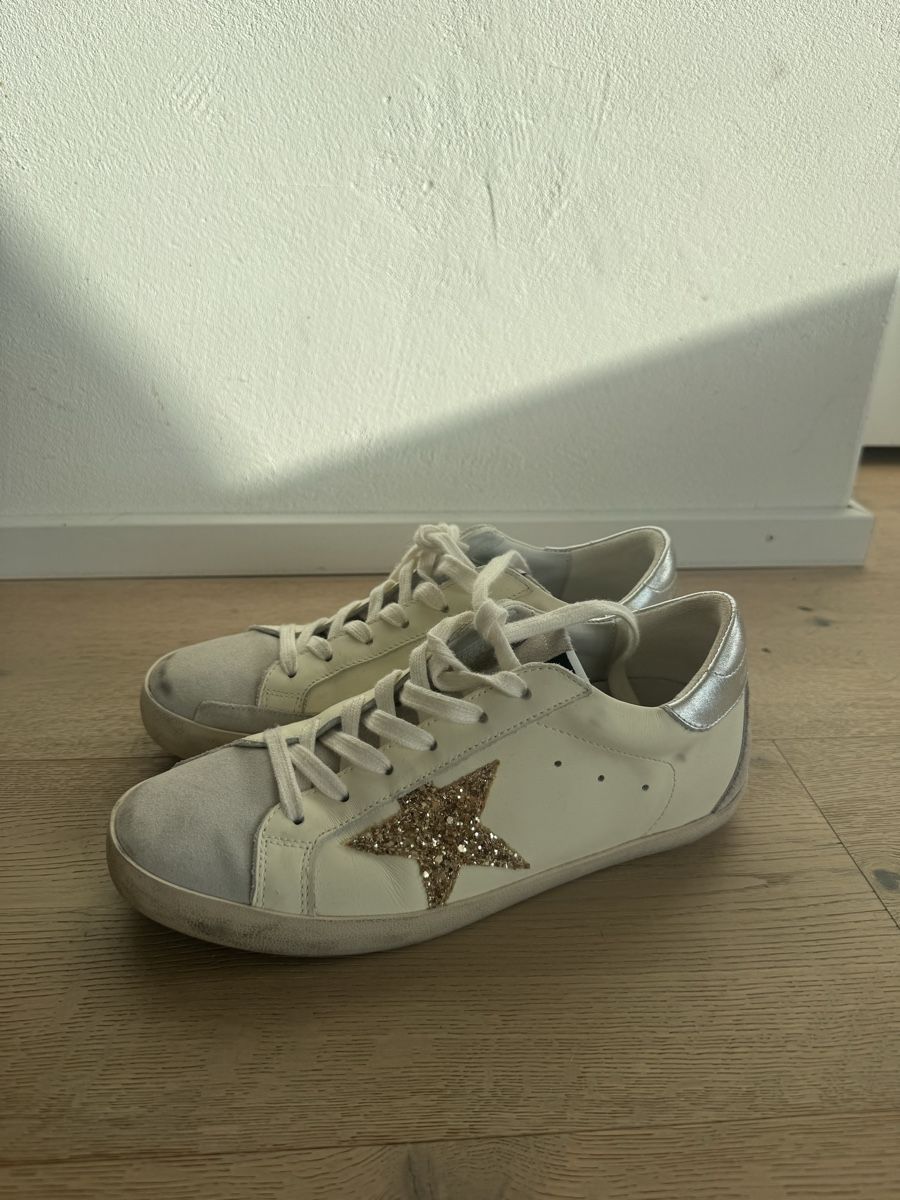 Damenschuhe: Weisse sneakers mit Stern – Neu (gemäss Beschreibung) aus Winterthur von ali_t7d6