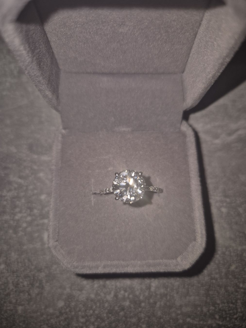 Ringe: Solitär 2,88 Karat Labor – Neu und originalverpackt aus Bilten von mona3001