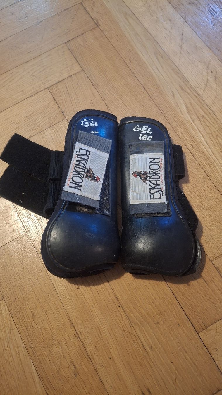 Hufschuhe: Guêtre antérieur taille cheval – Gebraucht aus La Chaux-de-Fonds von pes_b9nw 1