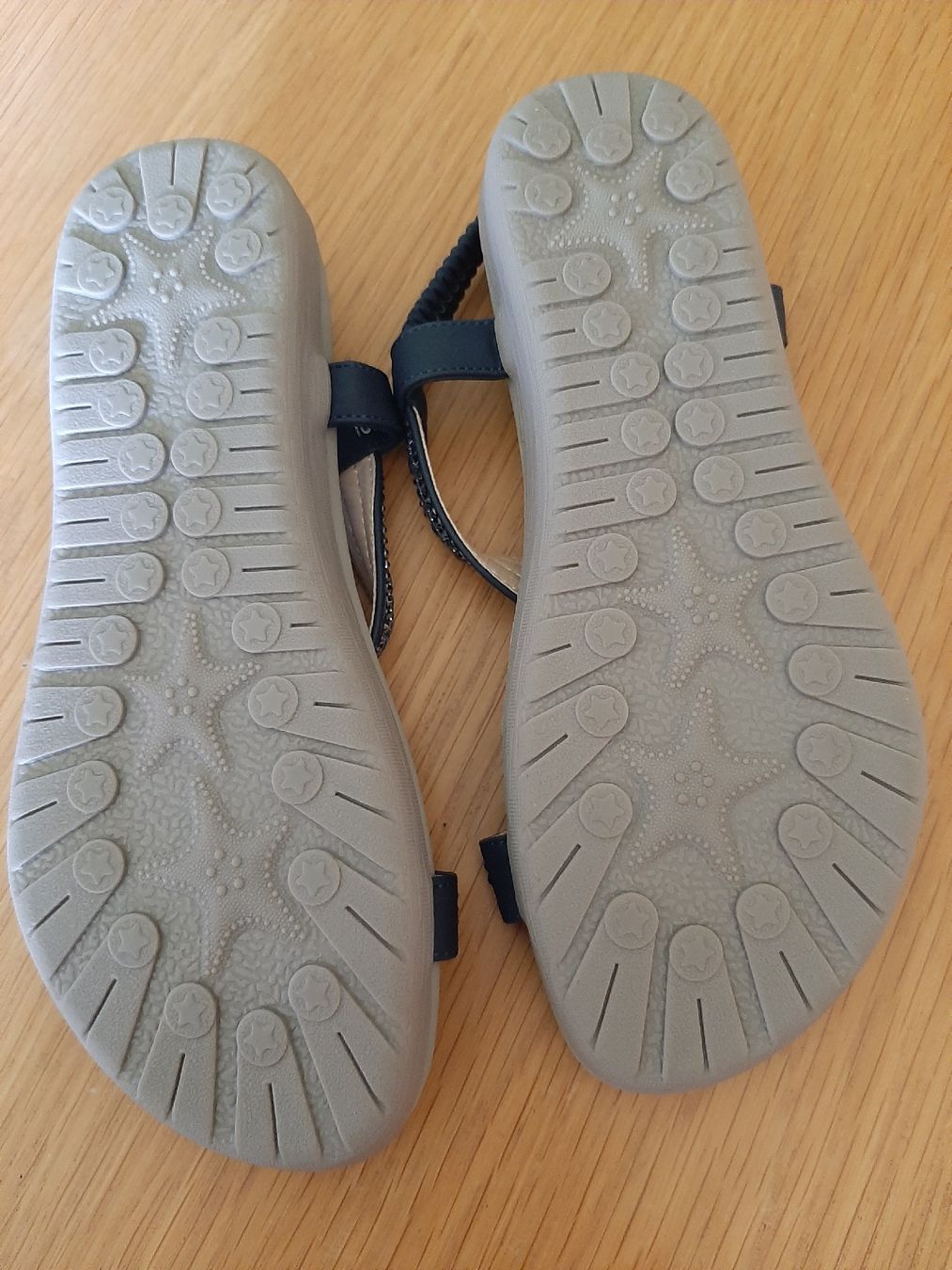 Damenschuhe: Sandalen neu Gr 36, schmal – Neu (gemäss Beschreibung) aus Uebeschi von Aegelsee 3