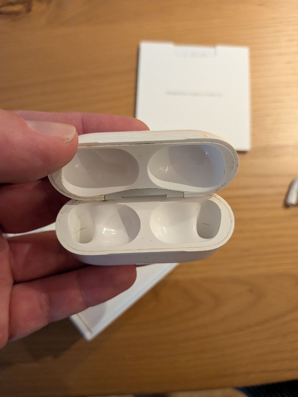 Apple Cuffie: Apple AirPods Pro 1. Generation inkl. Ladecase & OVP – Usato da Steinhausen venduto da MikeAir 3