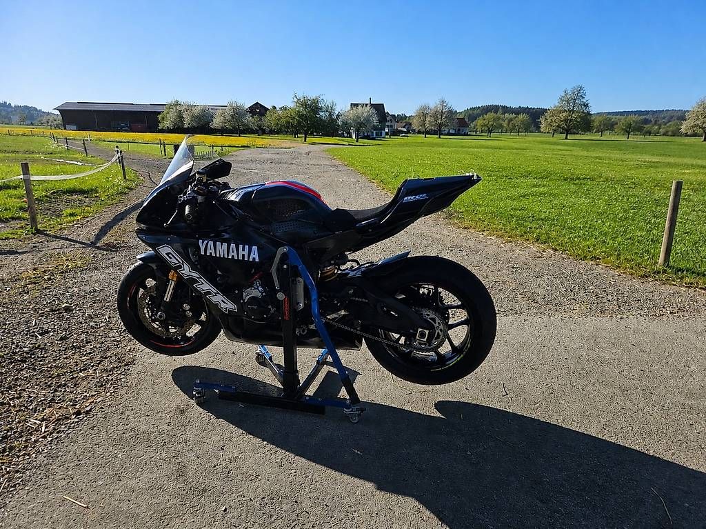 Yamaha Strada: Rennmaschine R1 RN32 2017 – Usato da Gossau SG venduto da Gallusdu 3