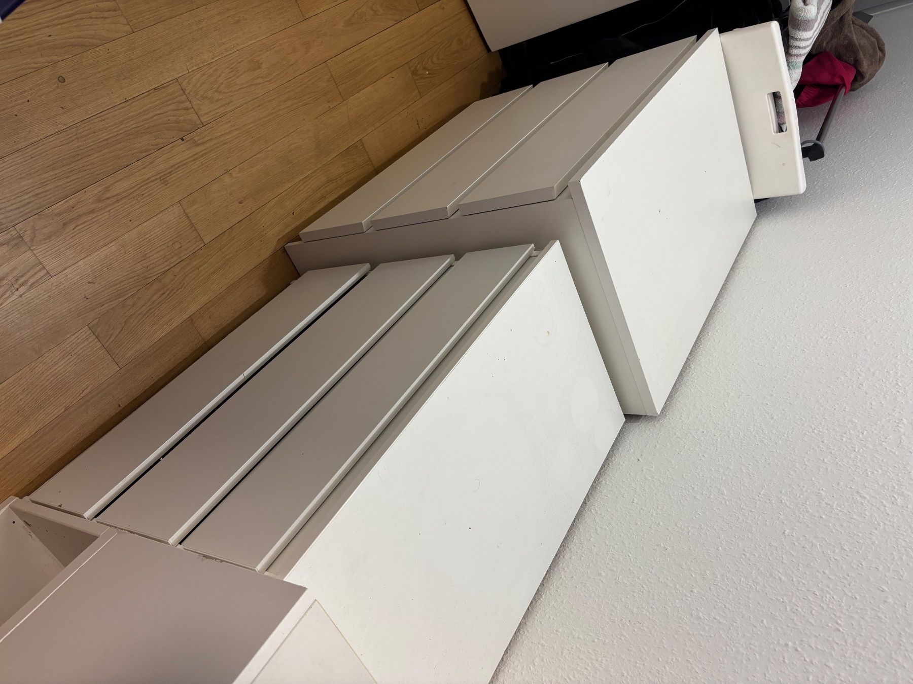 Sedie: Lot petits électroménager, meubles, lampes – Usato da Genève venduto da cod_8gbz 6