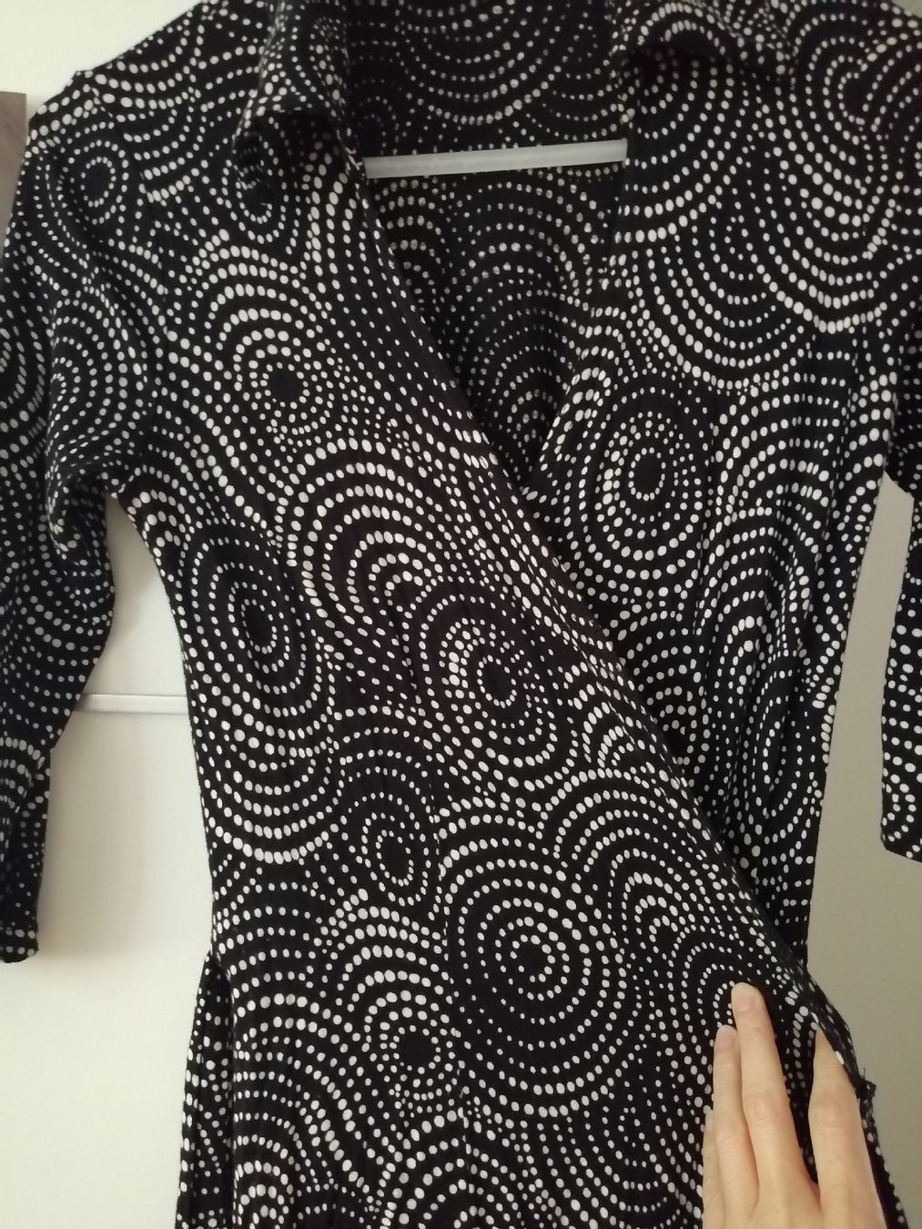 Orsay Vestiti: Schwarz-weisses Wickelkleid Gr. M – Usato da Windisch venduto da mer_6cjk