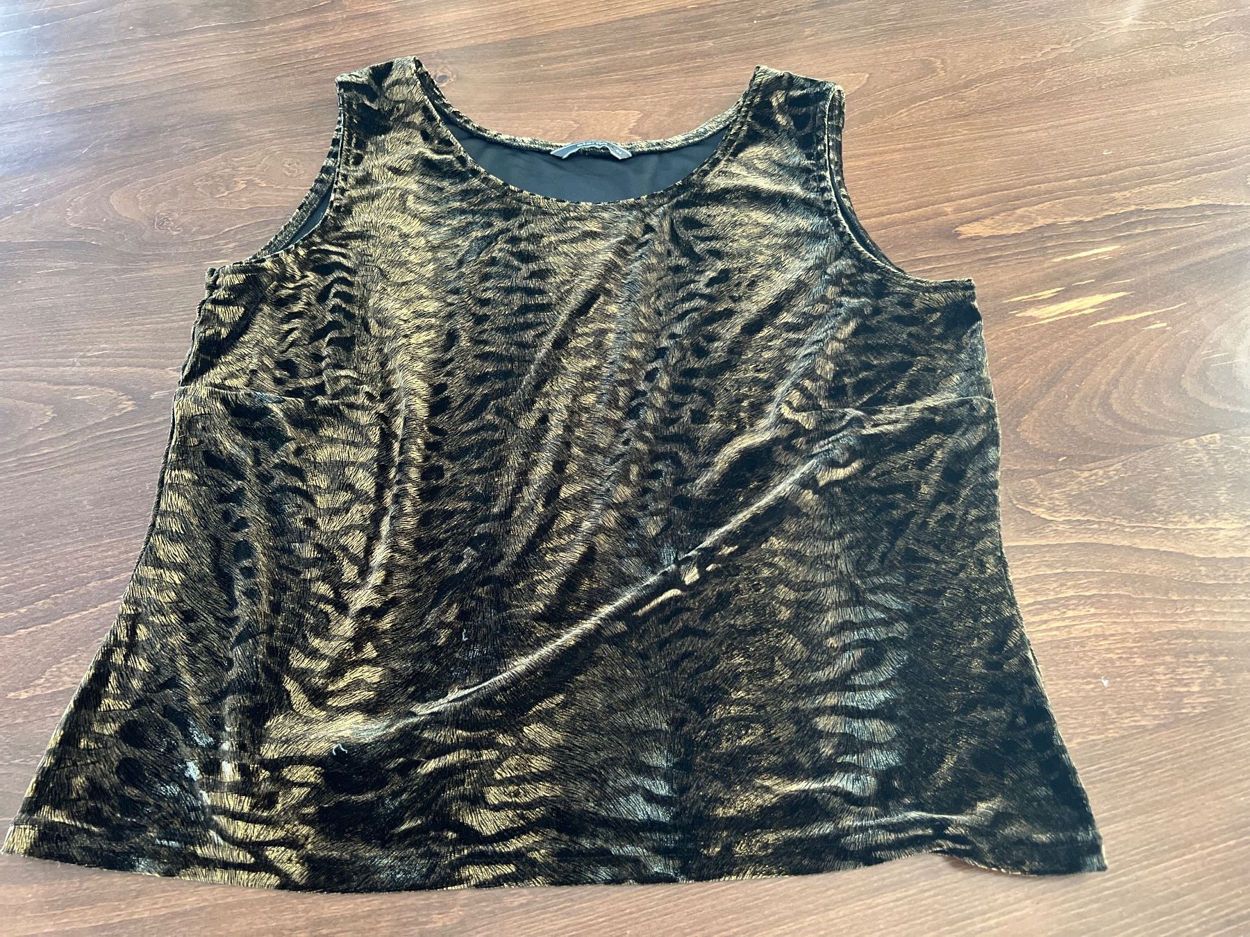 Tops: Eterna- Damen Top Samt Tigerprint Gr. 44 – Gebraucht aus Ebmatingen von Mistelu