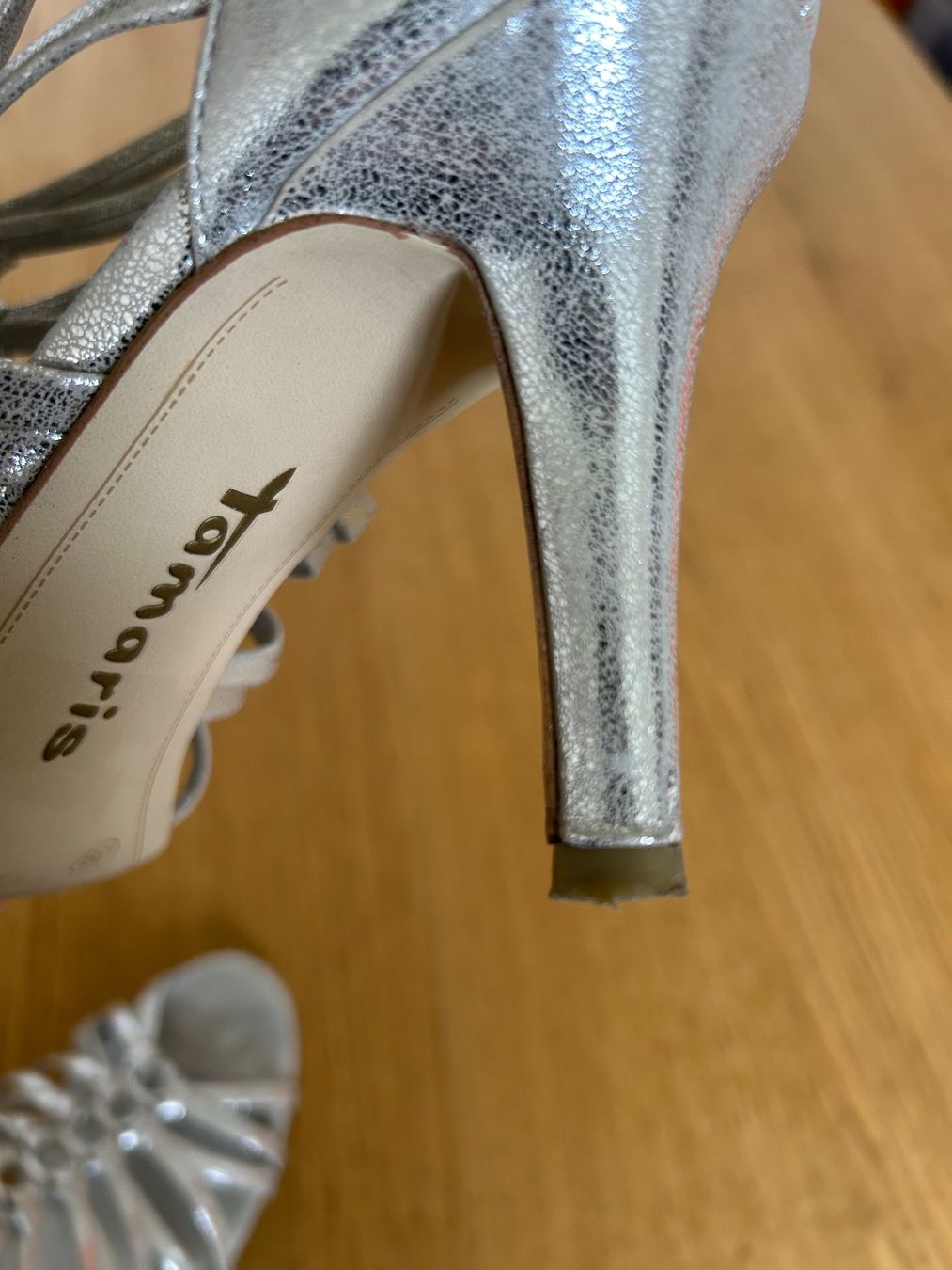 Tamaris Damenschuhe: Escarpins argentés Tamaris - pointure 39 – Neu (gemäss Beschreibung) aus La Tour-de-Peilz von Cole1814 1