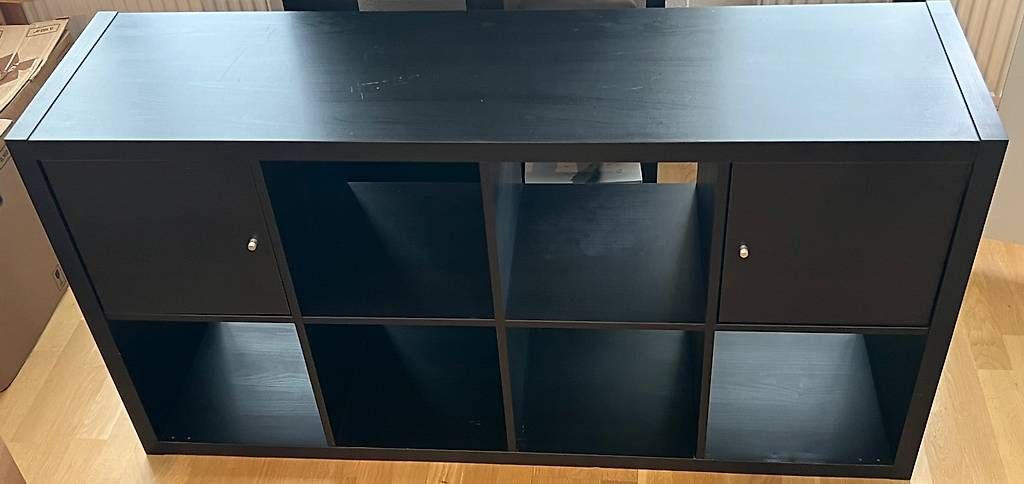 TV Möbel: Schwarzes TV-Sideboard / Lowboard mit 2 Türen und Fächern – Gebraucht aus Mels von Ralf-dp8t