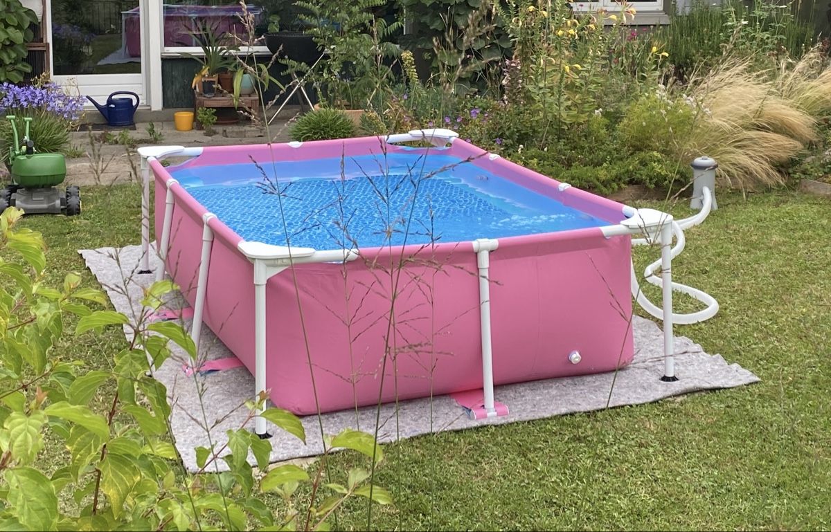 Intex Piscine: INTEX Pink Rectangular Frame Pool 220x150x60cm  – Usato da Wetzikon ZH venduto da diekresses