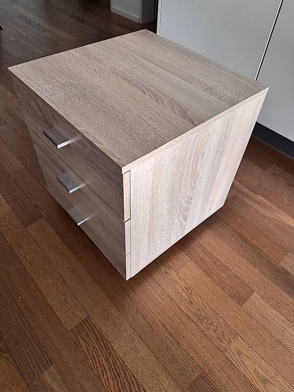 Tables de nuit:     Moderner Nachttisch Holzoptik – D'occasion à Zug par Luca_01_ 1