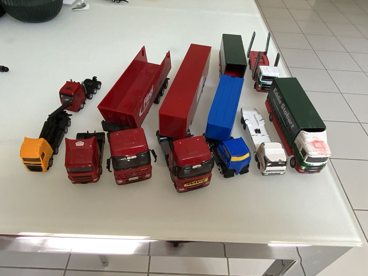 Modellbausätze & Standmodelle: 11 Model Trucks and Trailers Set – Gebraucht aus Egg b. Zürich von SeriousPlayCH