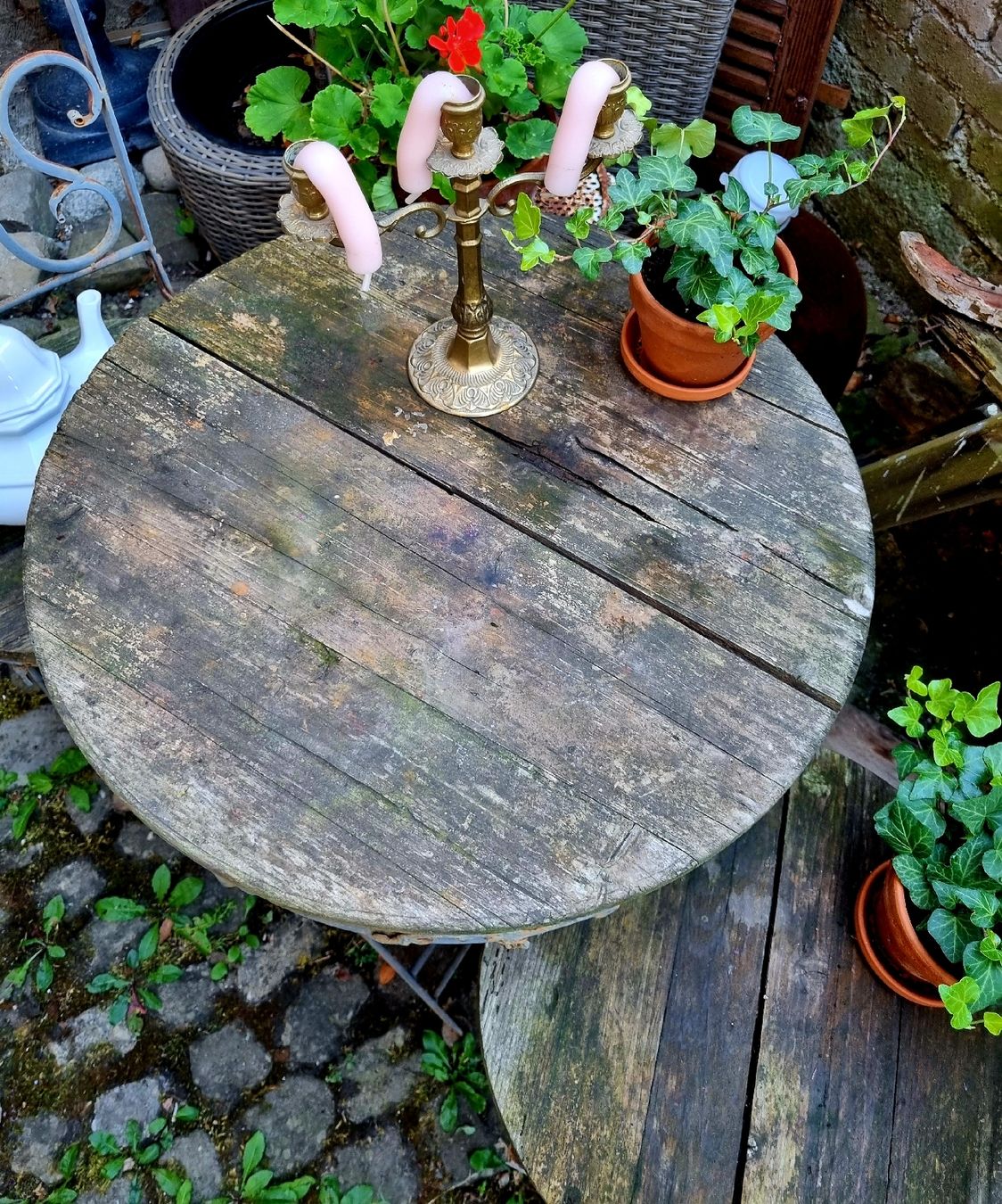 Set di tavolo e panche: Antikes Gartentisch Set*Atelier-elisa  – Usato da Wohlen AG venduto da Atelier-Elisa 1