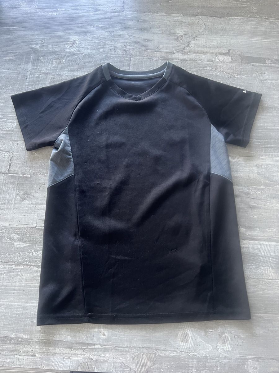Camicette, T-shirt & Top: Sportshirt Grösse 146 – Usato da Niederhelfenschwil venduto da tab_xlc7