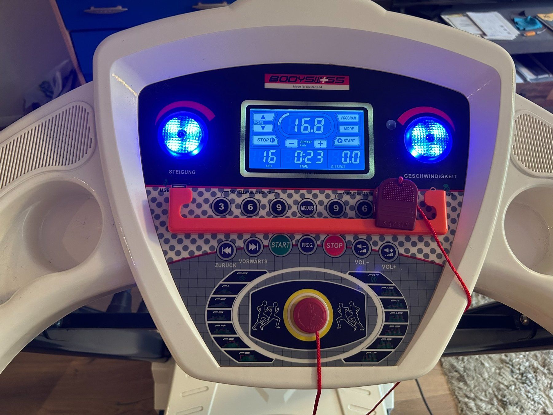 Bodyswiss Hometrainer: Laufband Bodyswiss, klappbar, Steigung + Programme – Gebraucht aus Gümligen von ESCreativwork 3