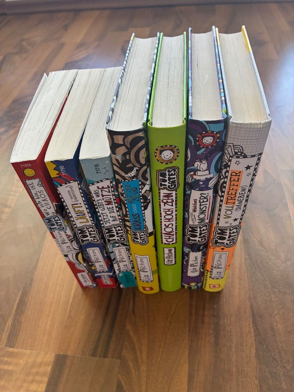 Libri: Tom Gates - SET à 7 Stück – Usato da Schwarzenburg venduto da mtsch14 2