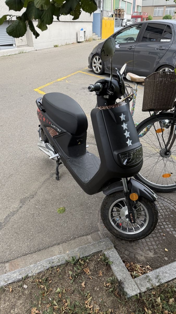 SPC Scooters: eRoller - BLU:S XT2000 – Gebraucht aus Regensdorf von jeomorales 1