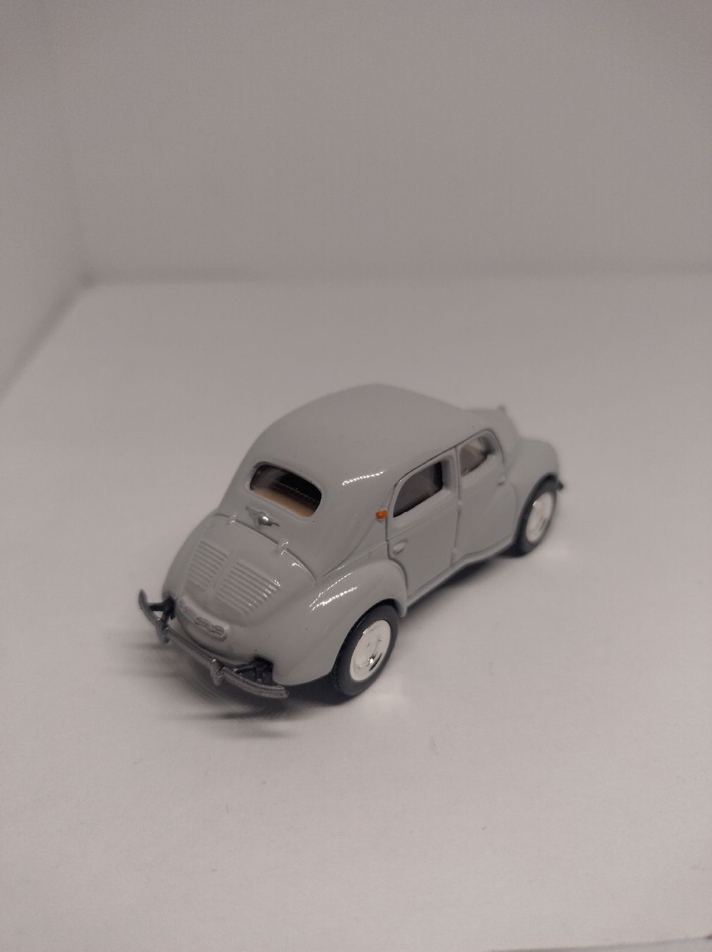 Norev Modellini d'auto: Norev Renault 4CV, gris, échelle 1/64 – Nuovo e nell'imballaggio originale da La Chaux-de-Fonds venduto da Pierrot8404 3