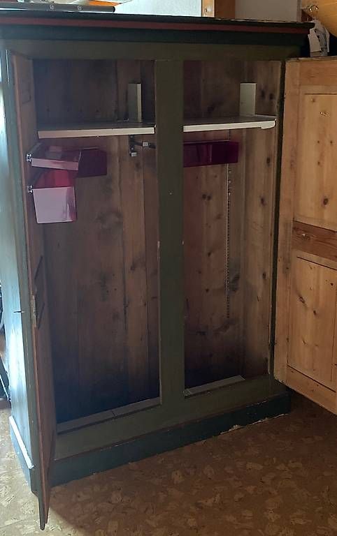 Armadi: Alter Schrank mit originaler Bauernmalerei – Usato da Rain venduto da Urgilerijo 2