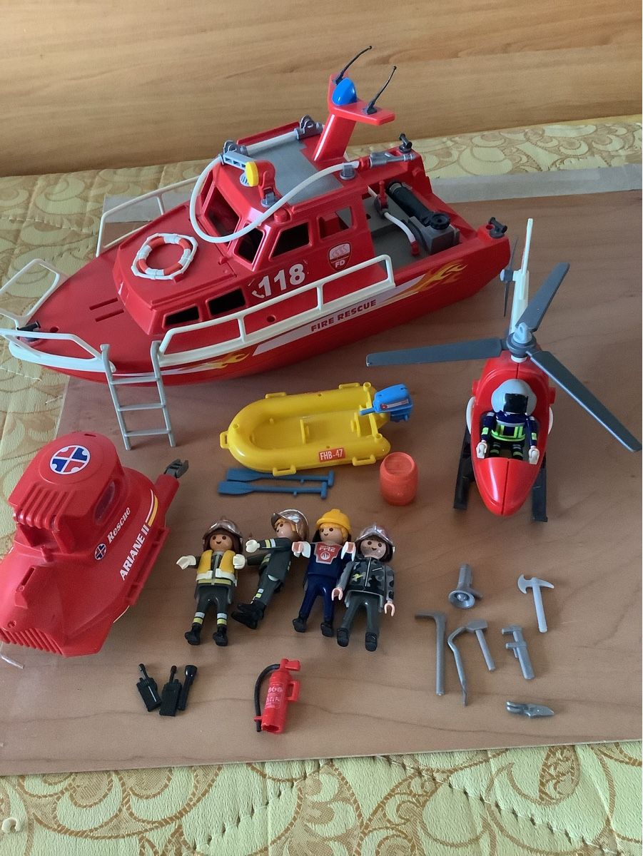 Playmobil Giocattoli: Playmobil Feuerwehrschiff, Helikopter + U-Boot – Usato da Lausen venduto da Re4649