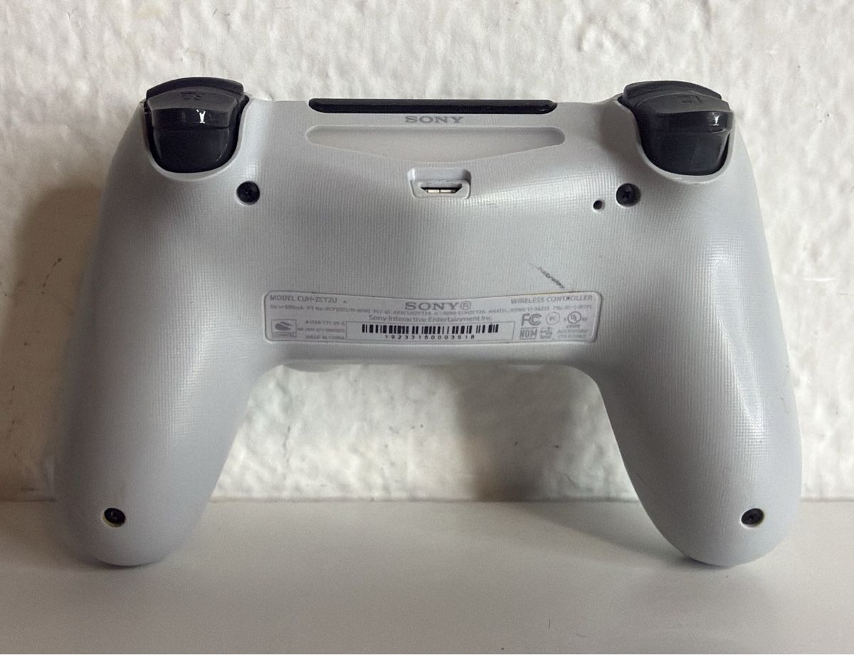 Sony Controller: Playstation 4 Controller white - Good Condition – Usato da Ehrendingen venduto da bubulence 1