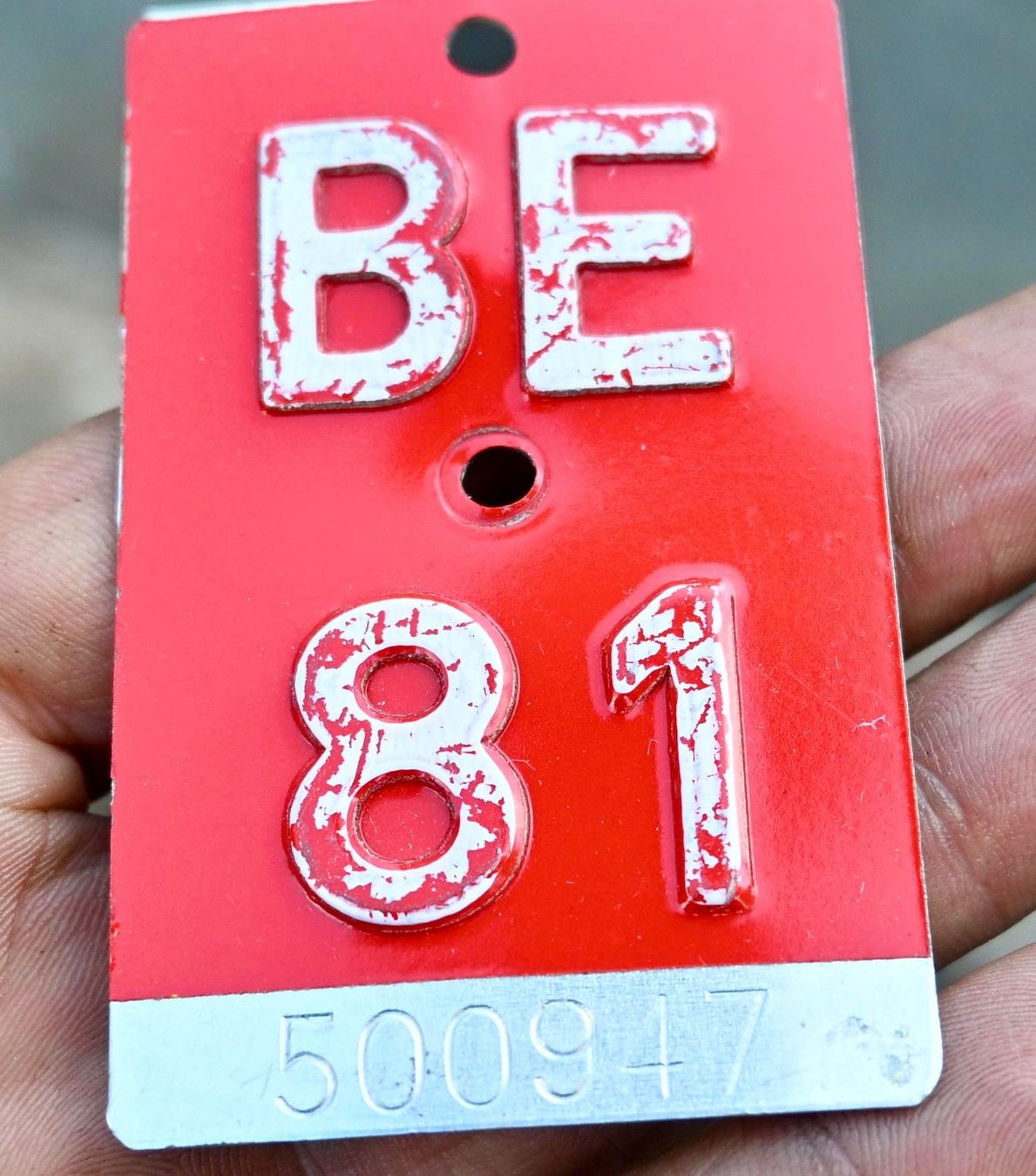 Schilder: Velonummer BE von 1981 - BERN -  BE 81 - 500 947 – Gebraucht aus Pfaffhausen von mono_rec 4