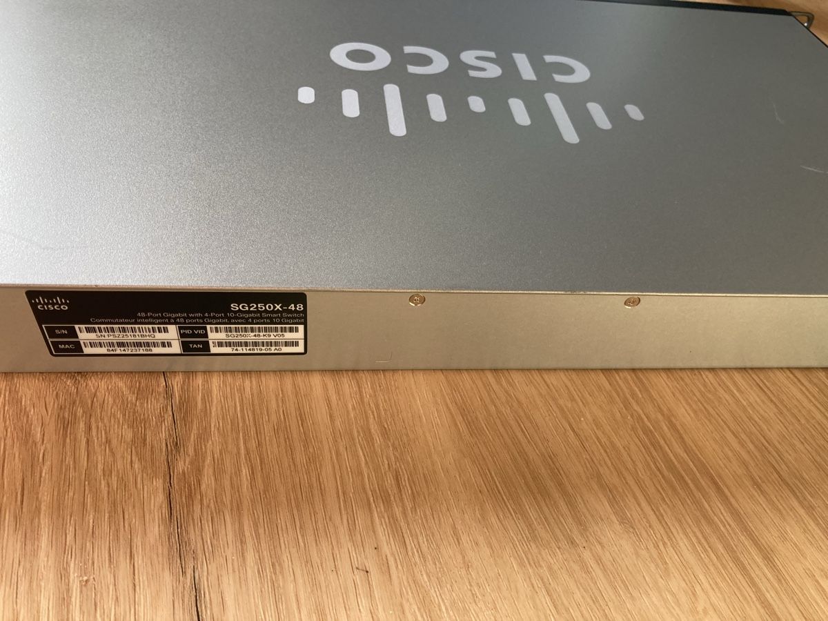 Cisco Modem & Router: Cisco SG250X-48, Layer 2/3 Switch, 48-Port Gigabit – Usato da Wichtrach venduto da Queensparkunite 2