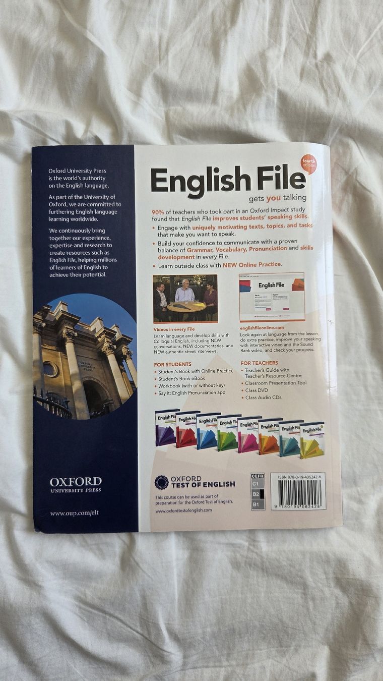 Livres: English File Upper-Intermediate Student's Book mit e-book – D'occasion à Ebmatingen par joelme 2