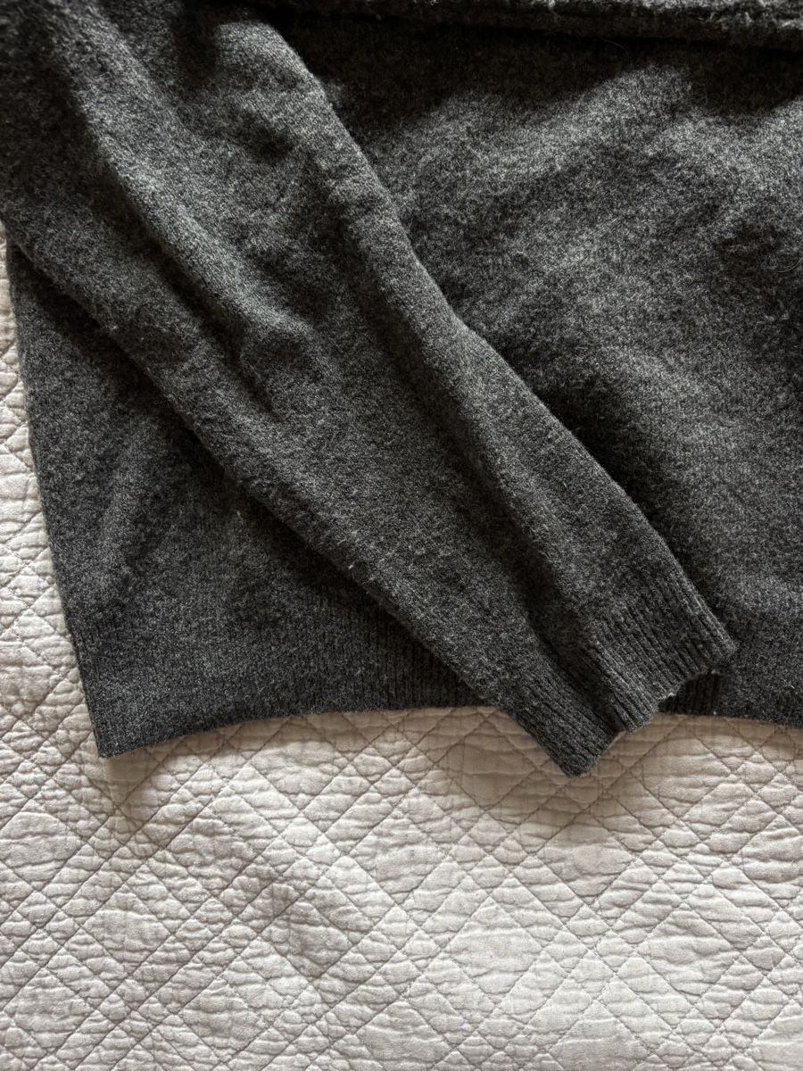 H&M Pulls & Sweat-shirts: Pull-over gris – D'occasion à Lausanne par shabnam.t 1