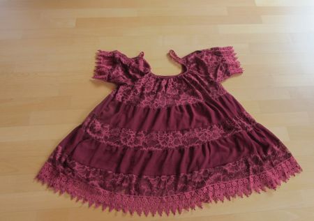 Haut bordeau dentelle, épaule dénudée taille 40-46