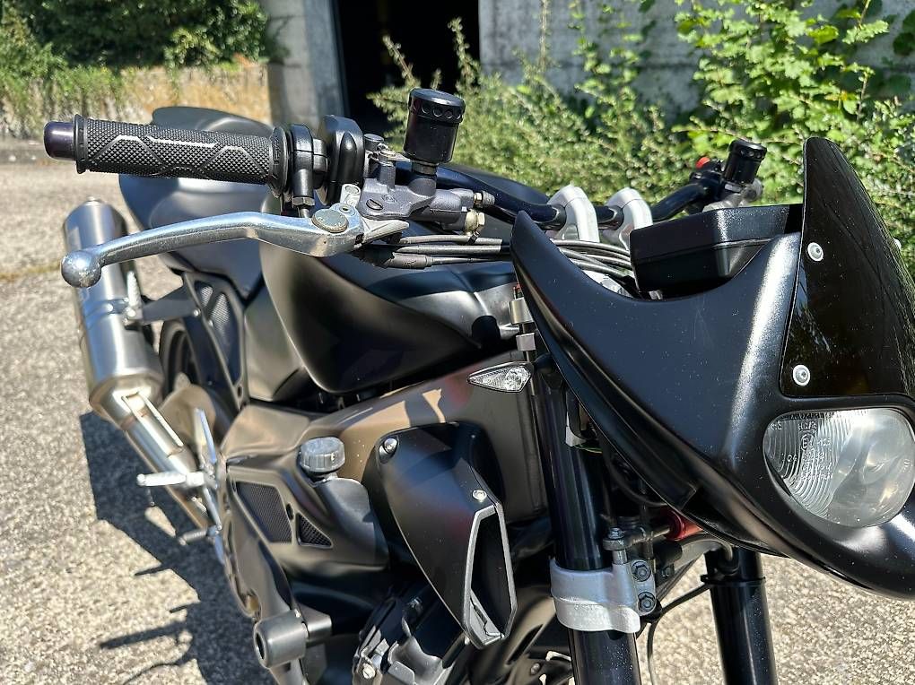 Aprilia Strada: Aprilia Tuono 1000 R – Usato da Worb venduto da tmuhmenthaler 2