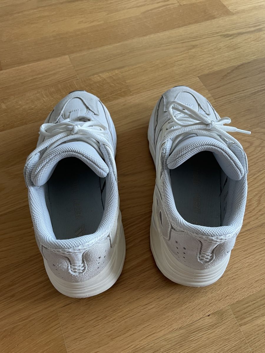 Adidas Herrenschuhe: Adidas Yeezy 700 – Gebraucht aus Marin-Epagnier von Malone22 4