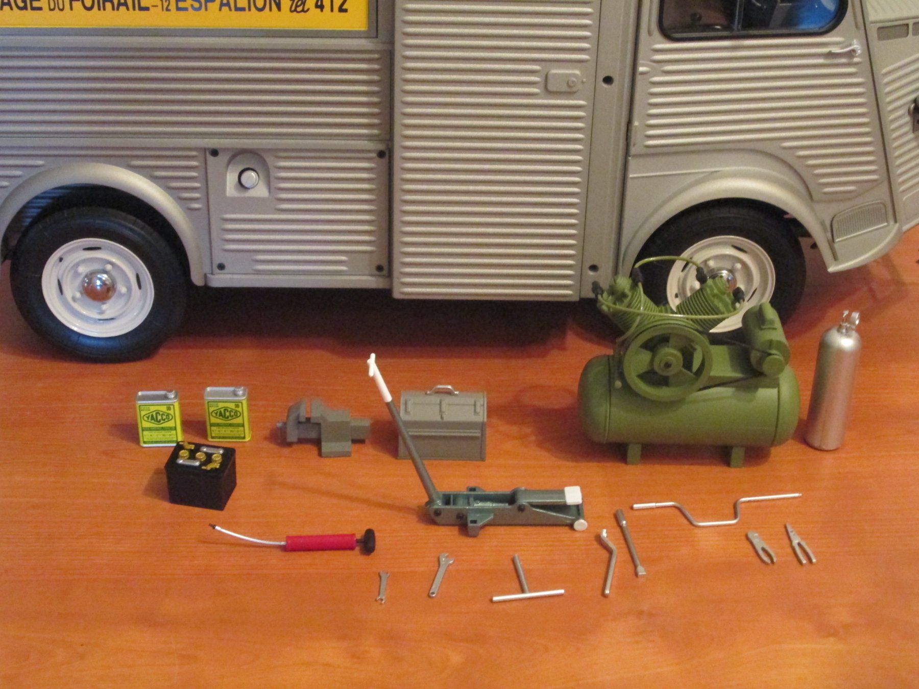 Pocher Modellini d'auto: Citroën Type H  1/8 – Nuovo (secondo la descrizione) da Bonfol venduto da zagato43e 9