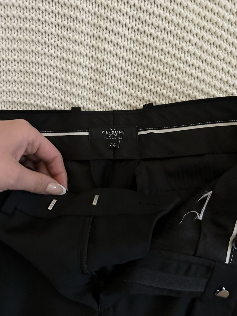 Costumes: Pier One Anzug Gr. 44 schwarz Tailoring – D'occasion à Reinach BL par Alles_muss_weg00 8