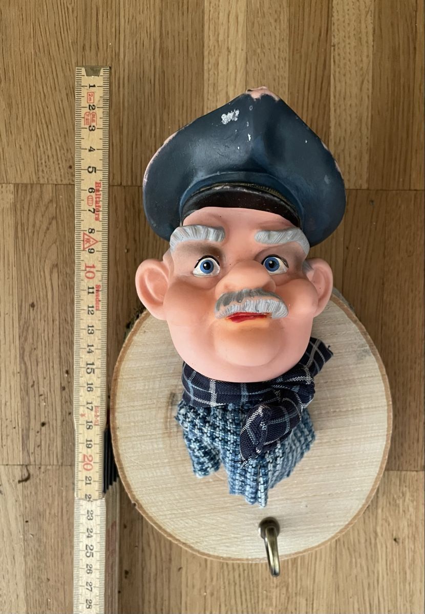 Guardaroba: Garderobe mit Kasperli Figur – Usato da Zürich venduto da Refereefair 3
