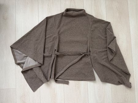 Damen Poncho braun mit Kragen und Gurt Grösse XS guter Zusta