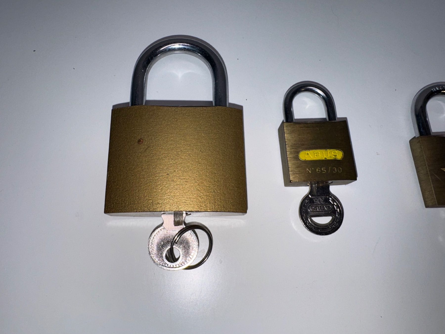 Lucchetti: 4 Schlösser mit Schlüssel – Usato da Grosswangen venduto da Second_hand_paradise 1