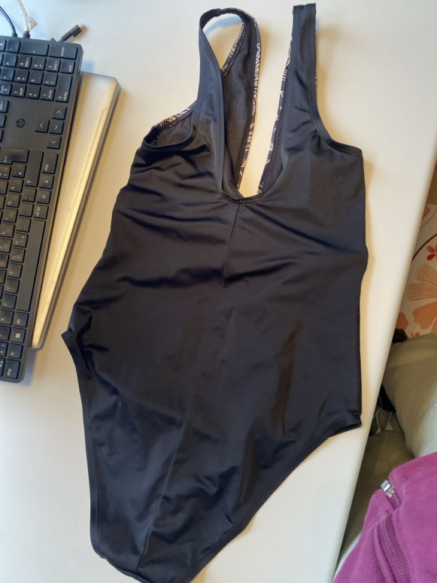 Costumi da bagno & Bikini: Schwarzer Badeanzug mit Blattmuster, Grösse M (38/40) – Usato da St. Gallen venduto da Msgoethe 1