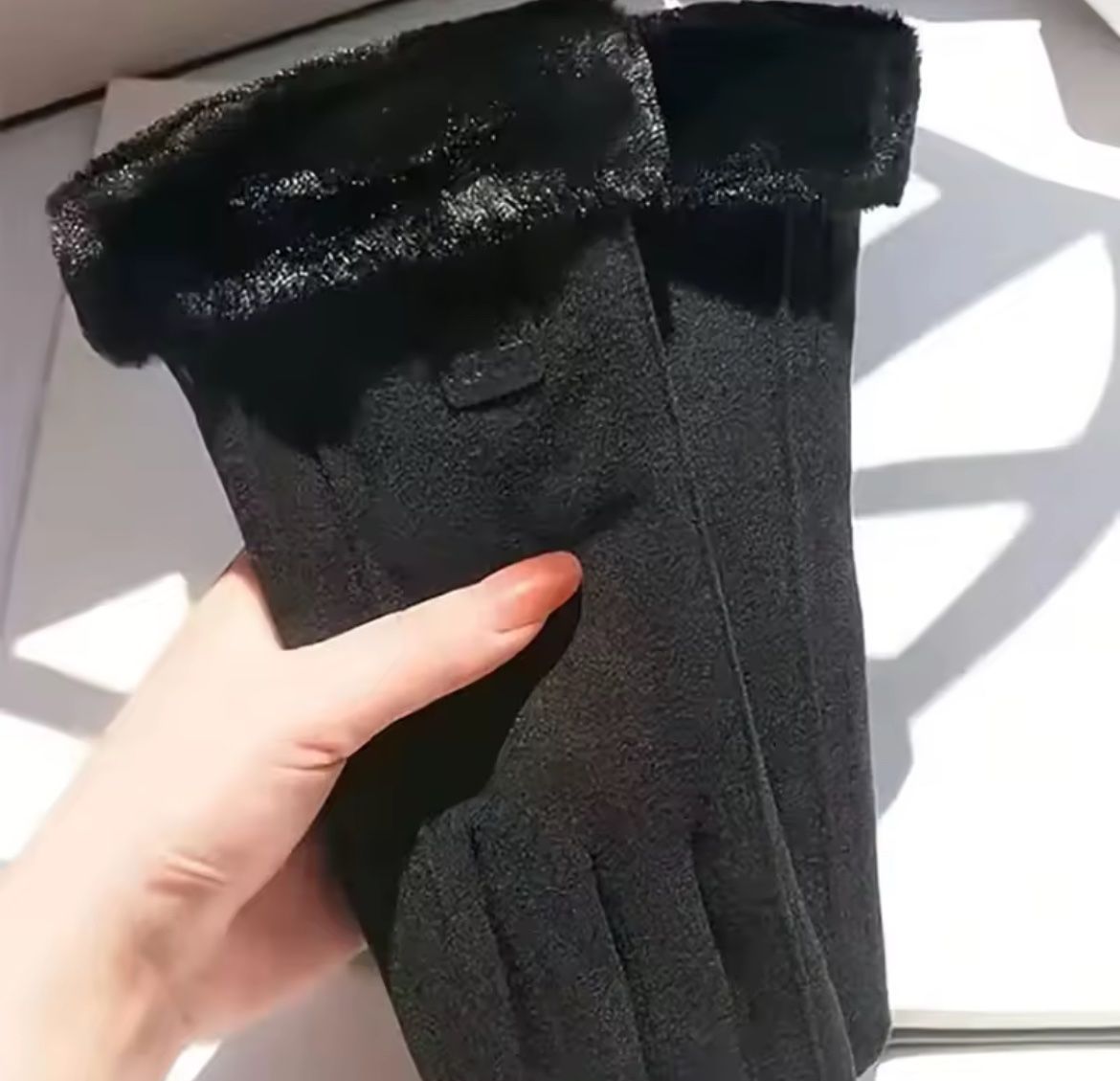 Guanti & manicotti: Handschuhe mit kunstpelz – Usato da Baden venduto da kar_rm7y
