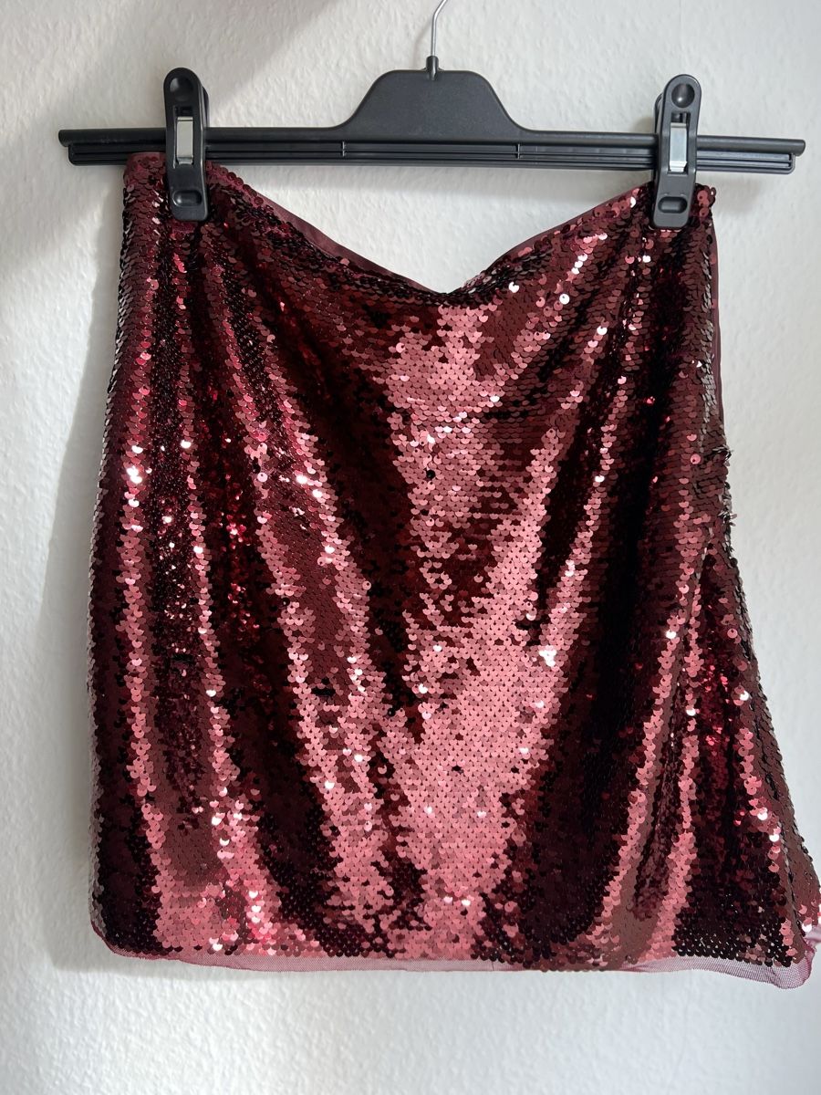 H&M Gonne: H&M bordeaux sequined skirt – Usato da Basel venduto da kar_5fvf 1