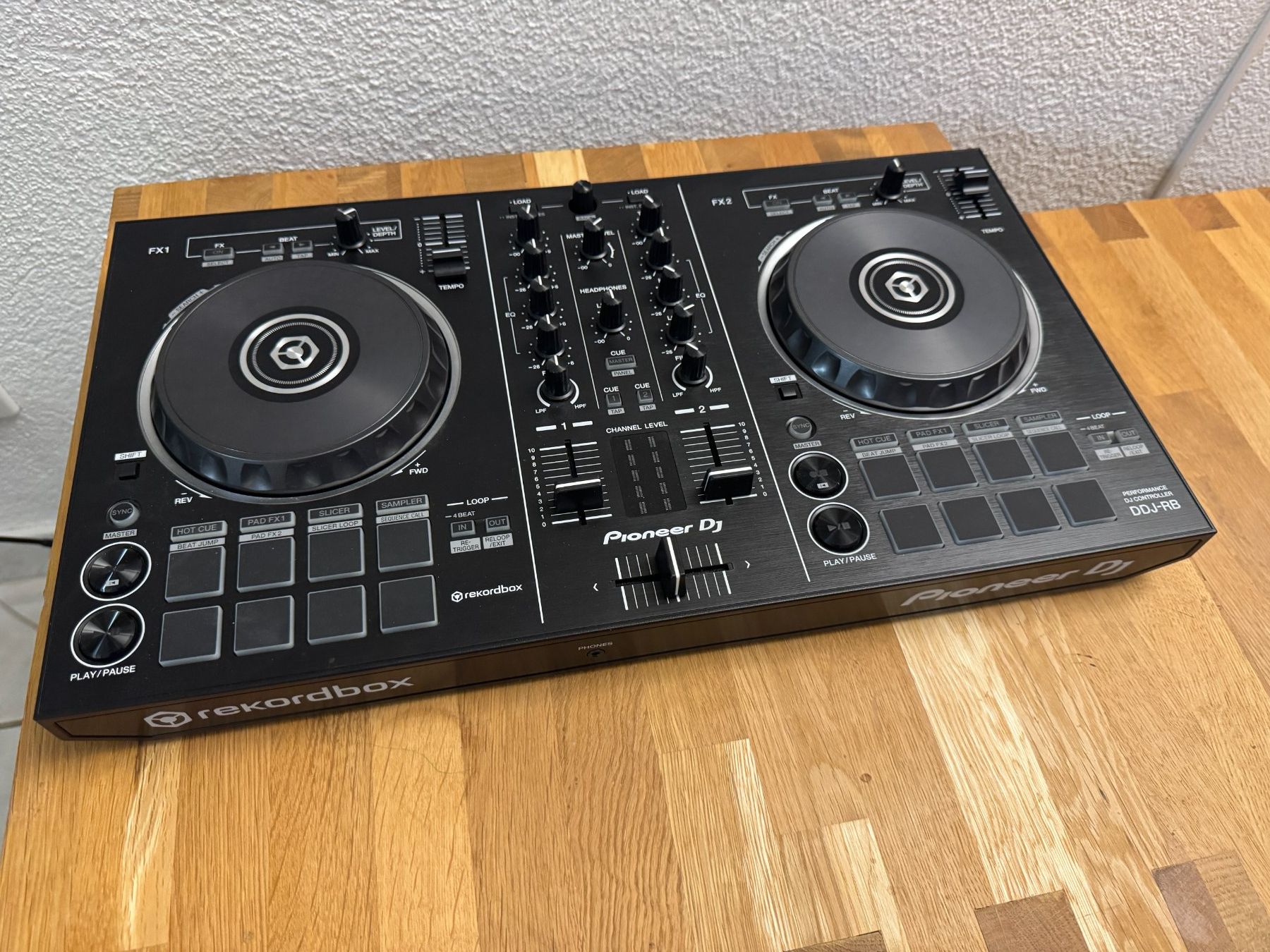 Pioneer Console di mixaggio: Pioneer DJ DDJ-RB DJ-Controller – Usato da Unterkulm venduto da mdd_designs