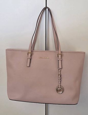 Neuwertige Michael Kors Tasche Jet Set rosa