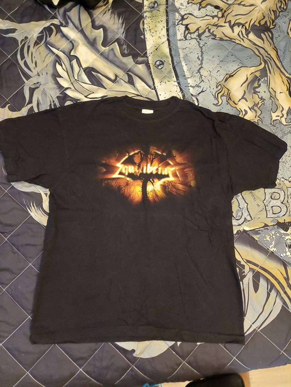 T-shirt: Bandshirt Equilibrium – Usato da Uetendorf venduto da lau_2vqn